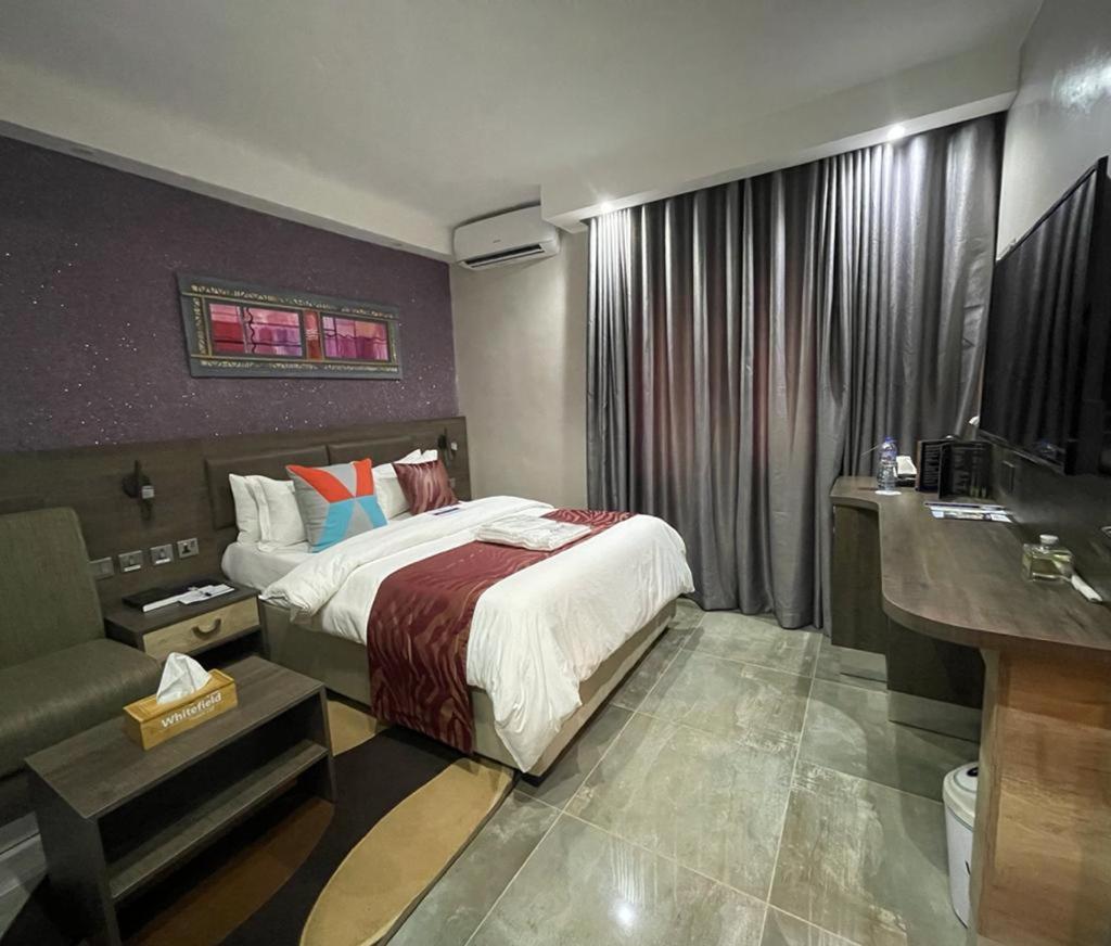Whitefield Hotels Limited Илорин Екстериор снимка