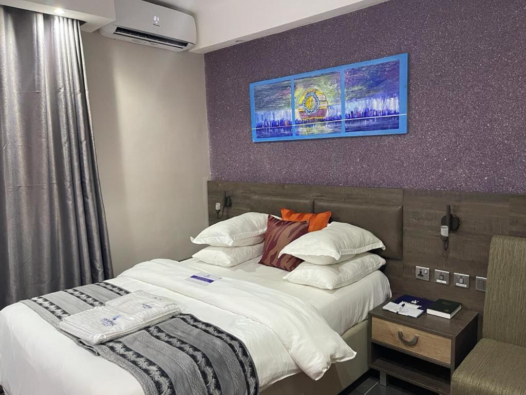 Whitefield Hotels Limited Илорин Екстериор снимка