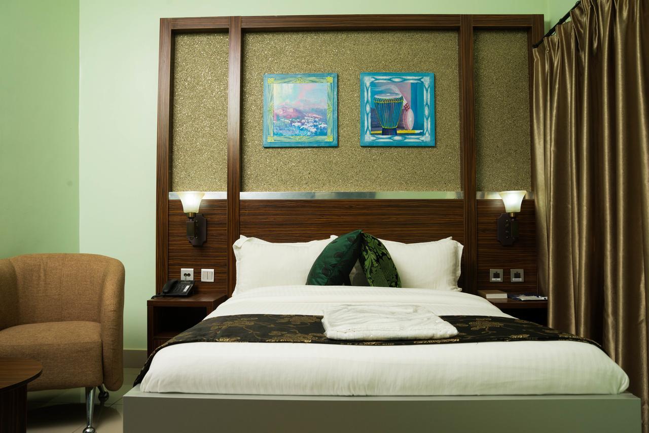 Whitefield Hotels Limited Илорин Екстериор снимка